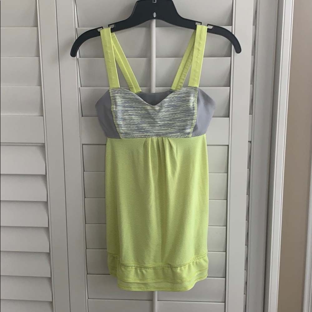 Lululemon Workout Top 🍋
